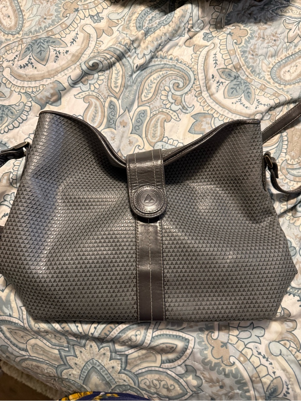 Liz Claiborne Gray Textured Shoulder Bag